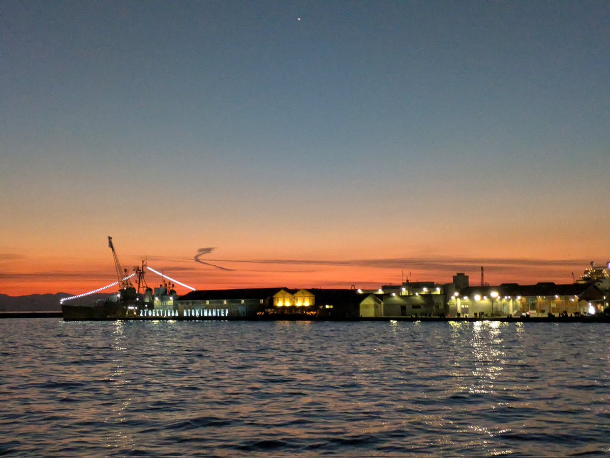 NinjaWorrier's tweet photo. At Thessaloniki International Documentary Festival so here's the obligatory sunset #TIDF27 https://t.co/BHWjwLEQ1X