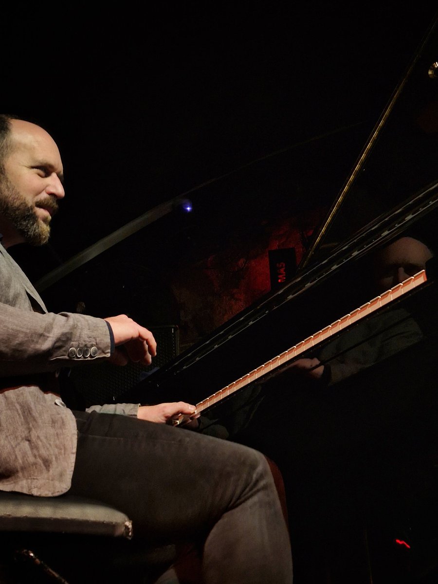 JazzCfree's tweet image. JAZZ:
Jazz in color.
Pianist Roger Mas.

Victor de Diego Group.
Jamboree Jazz Club.
Barcelona.

📷 Photo by JazzC.

#colorphotography
#coloroftheday
#jazz
#jazzphotography
#rogermaspiano