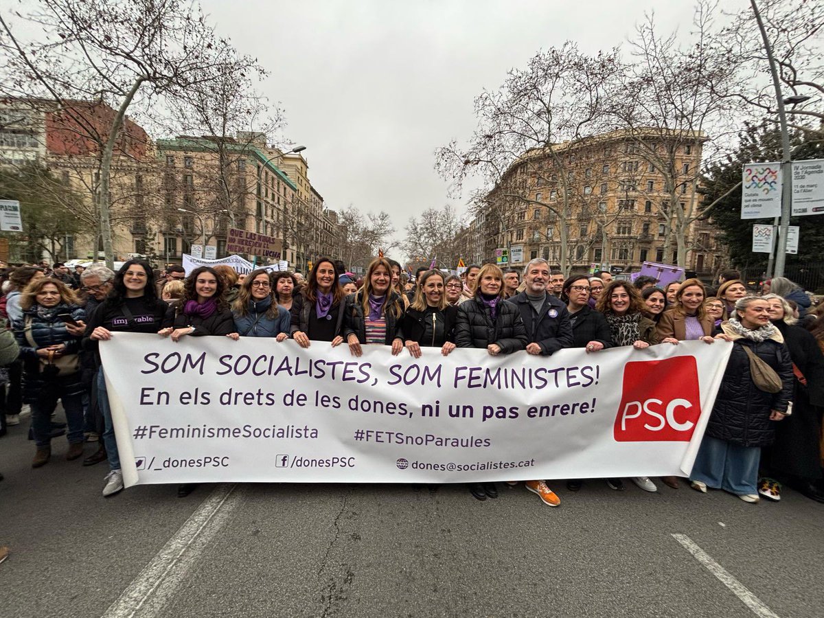 Som socialistes, som feministes! Manifestació #8M avui a Barcelona! Ni un pas enrere! <a href="/ginapol/">Gina Pol Borràs</a> <a href="/dolorsleyva/">dolors.leyva</a> <a href="/PSCBaix/">PSCBaix / ❤️</a> <a href="/socialistes_cat/">Socialistes PSC/❤</a>