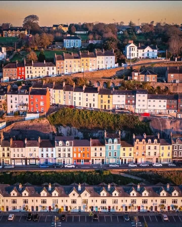 This is Ireland 🇮🇪☘️ (@thisisireland3) on Twitter photo This is NOT an edit, Cobh really is this beautiful. Just look at those houses. All shapes, sizes and colours, wonderful 💚💚
📍Cobh, Co Cork - Éire ☘️
📸 Alan Maulana
<a href="/CobhTourism/">Cobh Tourism</a> #Cobh #Cork #Ireland This is NOT an edit, Cobh really is this beautiful. Just look at those houses. All shapes, sizes and colours, wonderful 💚💚
📍Cobh, Co Cork - Éire ☘️
📸 Alan Maulana
<a href="/CobhTourism/">Cobh Tourism</a> #Cobh #Cork #Ireland