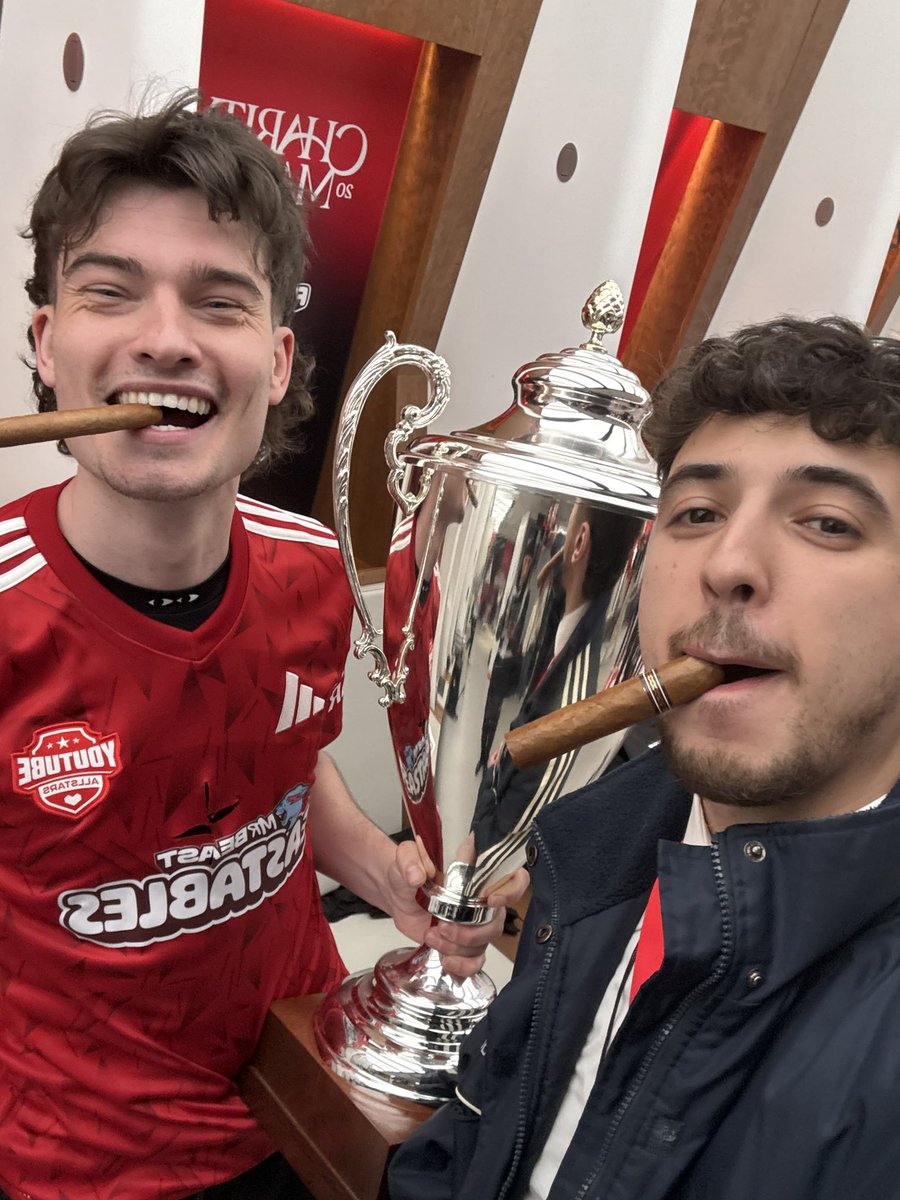 smoking that sidemen pack