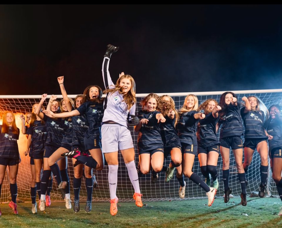 Happy International Women’s Day from this group of amazing young women! #LeadersPlayHere #AlwaysRising <a href="/ECNLgirls/">ECNL Girls</a> <a href="/arkansasrising/">Arkansas Rising Soccer</a>