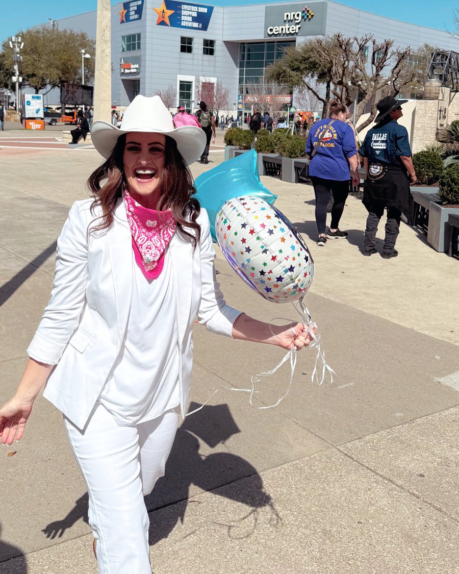 Thanks everyone for all the birthday wishes! It was a fabulous day! 💖🤠🎈