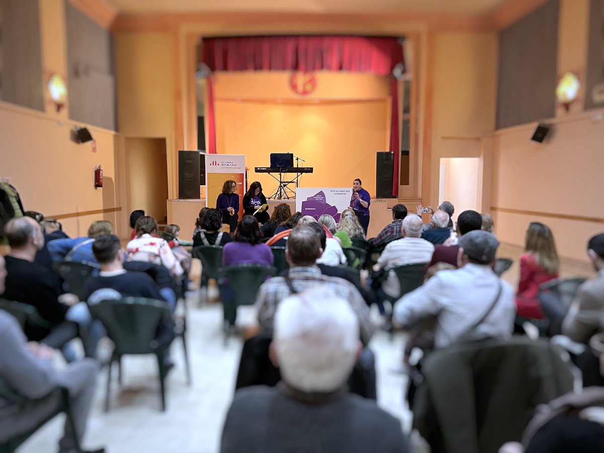 esquerrasantboi's tweet photo. Recull de fotos de l’acte “Per una justícia que protegeixi les dones”. #8M2025

Amb un final meravellós amb l’actuació de la Maria Martí acompanyada pel Lluís Inarejos.

#SantBoi #ImpulsemSantBoi 

Moltes gràcies a totes i tots! ✊🏻💜 https://t.co/eaZfi7nPdX