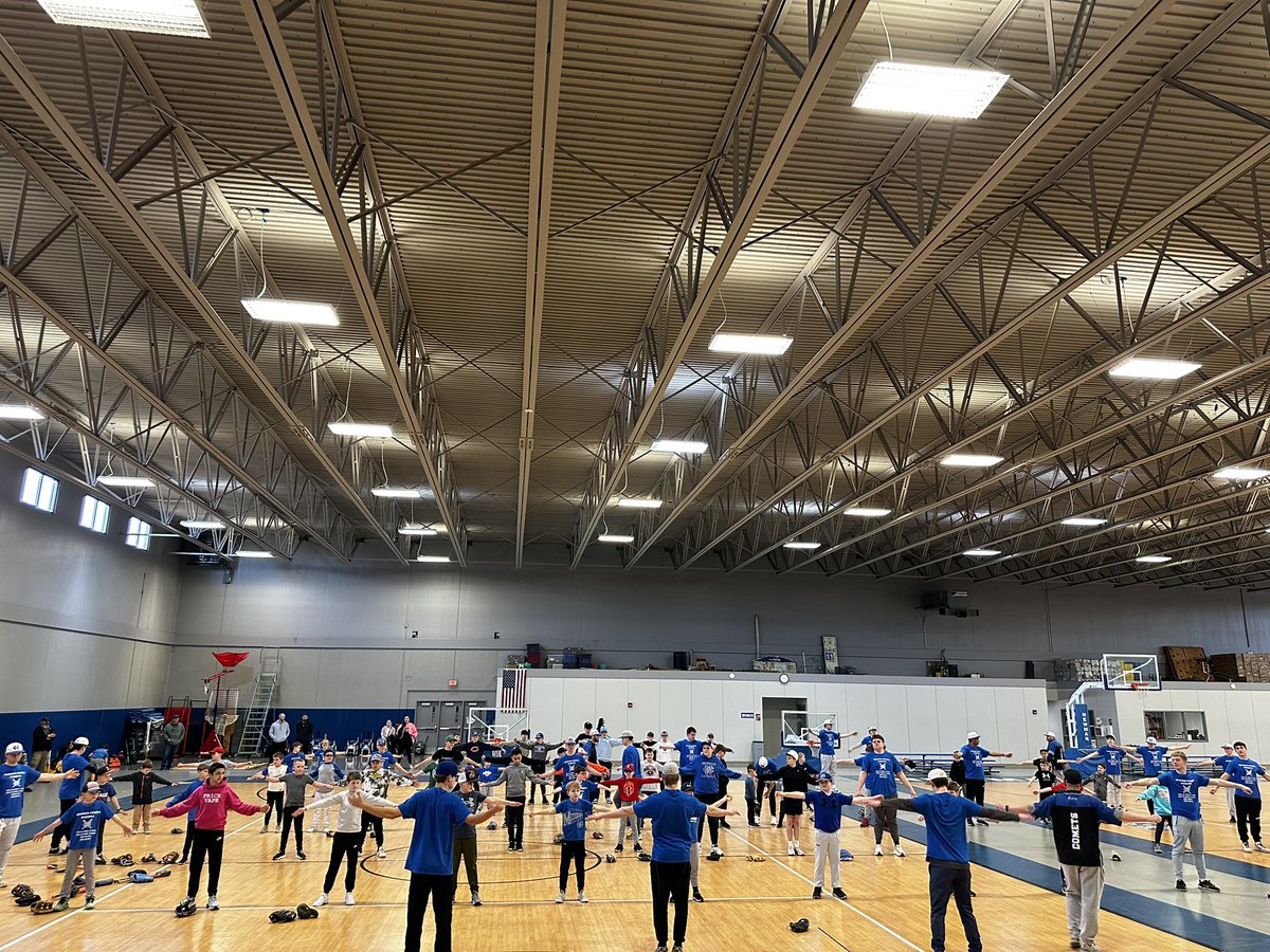 Thanks to everyone who joined us for Day 1 of the Newman Camp! Over 60 campers, tons of energy, and great teamwork. Big shoutout to all campers, coaches, and volunteers!
Excited for Day 2 next Saturday, 9-11 AM. Don't miss out – sign up now! docs.google.com/forms/d/e/1FAI…