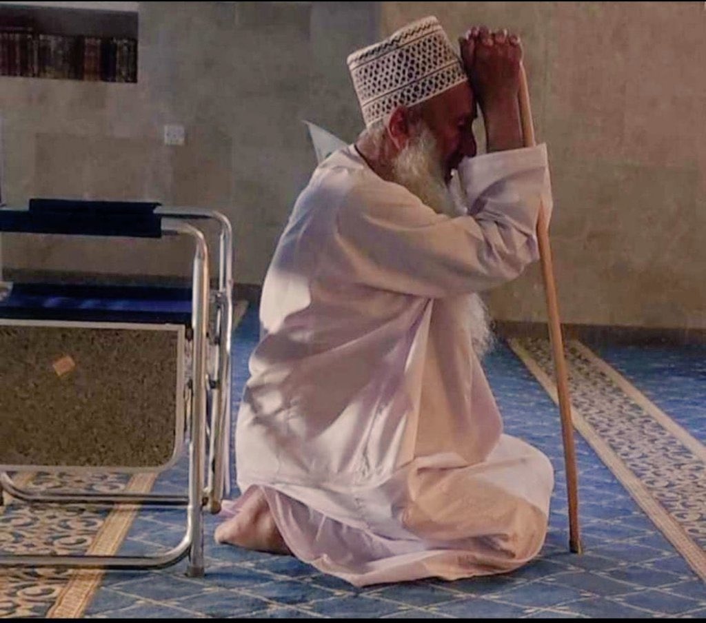 "اللهم وإن خارت العزائم دون الأماني فمنك المداد والقوة وأنت ربّ المنّ والفضل لا تكلنّا إلى أنفسنّا طرفة عينّ ولا أقل من ذلك".🤍