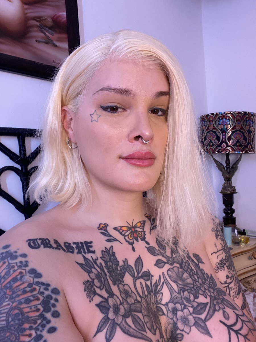 TS_DaisyChains's tweet photo. about to stream! catch me on chat r bate https://t.co/3ZtbYZOmxQ