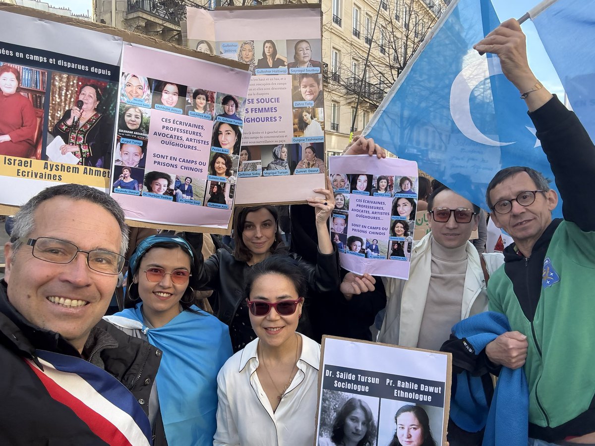 Fr_Bechieau's tweet photo. Foule et grande ambiance pour cette impressionnante marche féministe à #Paris ! Pour les droits des #femmes et l’égalité des genres partout dans le monde ! #MarcheFeministe #8mars #WomensDay #8mars2025 #InternationalWomensDay #8MarsJourneeDesFemmes #EgaliteFH @alliance_femmes https://t.co/NjUB886PBf