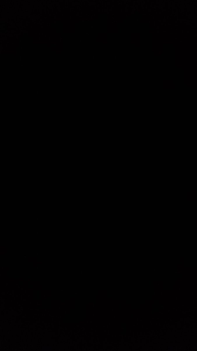 Elprofisor09's tweet image. لَمْ تَعْفِنِي الأَقْــدآرُ نَعْيَكَ يــا أبي
ولَمْ تُسعِفِ الأقــلآمُ نَــظمَ أَسَايا
ولــَـمْ أجد بــِ كُلّ مَراثِي الشِعرِ !!
مـَا يرقى... لـأن أقيم فيه عـزايا
غـدوت.... وتركتني في العالمين
أخط لهم من بعض حزني عطايا
لـستُ أعلم كيـف أنـعي فراقك
أ يجوز للبكاء أن يكون رثـايا ؟!