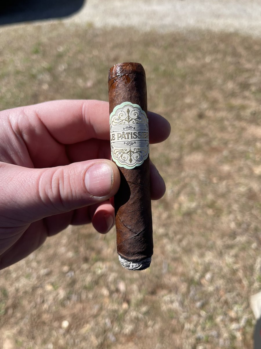 70 degree weather calls for yard work and a damn good cigar. Cheers all! #nowsmoking #cigars