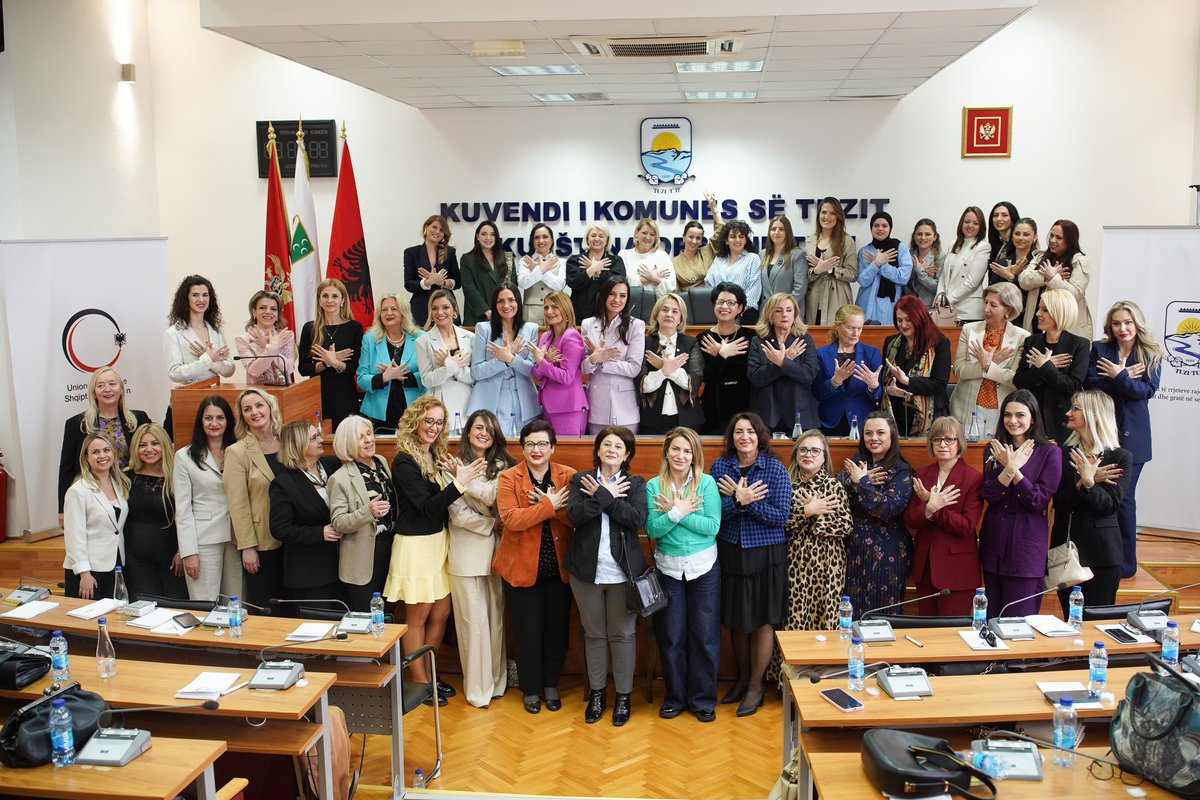 GËZUAR 8 MARSIN🌺 NGA TUZI ♥️

#fotoeditës