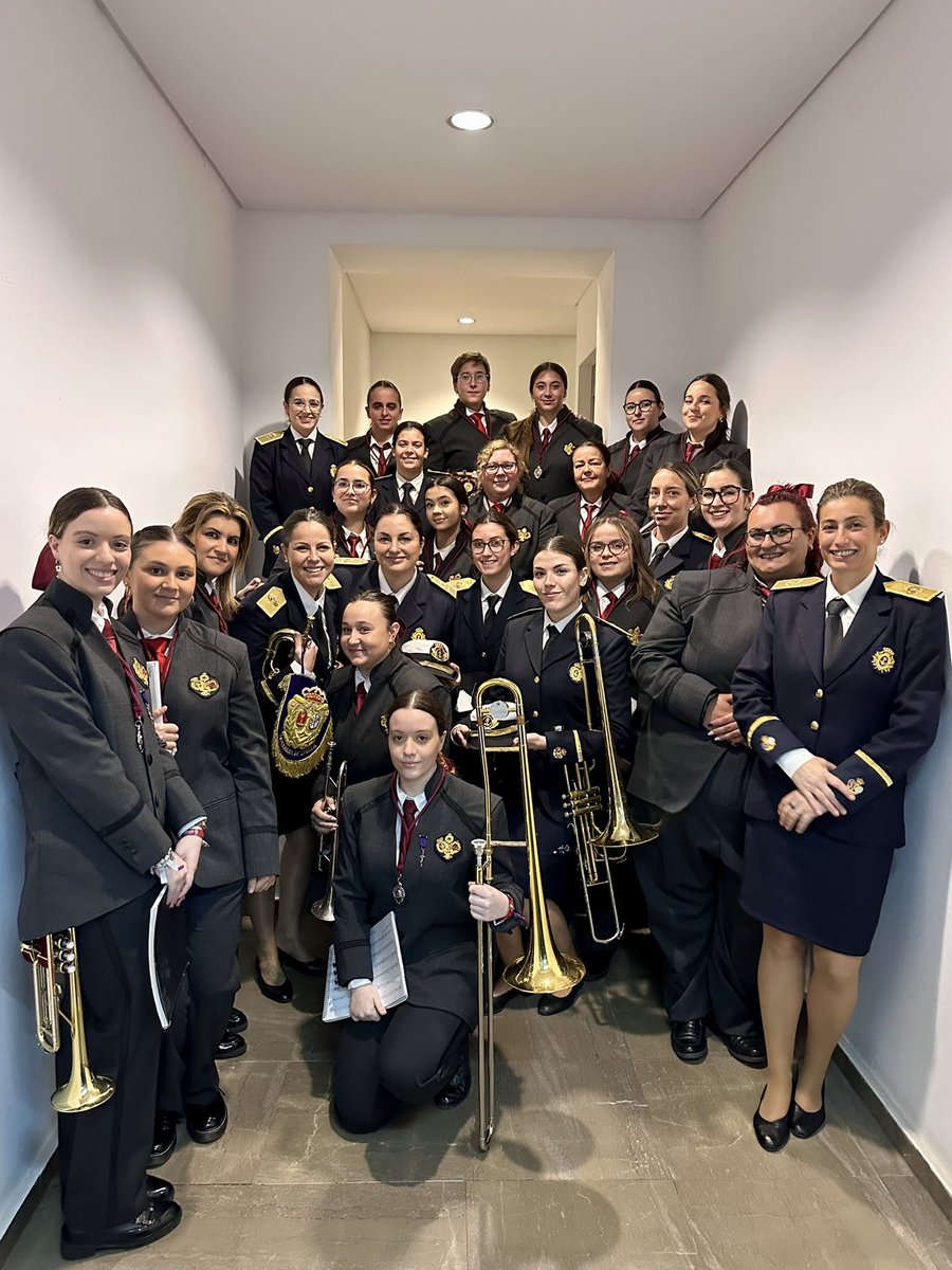 🟣 En la música, como en la vida, no hay límites. Junto a nuestras compañeras de <a href="/3Caidas_Triana/">Tres Caídas de Triana</a>, hoy celebramos el #8M reivindicando el papel imprescindible de la mujer en nuestra sociedad y en la música procesional. Sigamos caminando juntas. Hoy suena la igualdad. 🎼