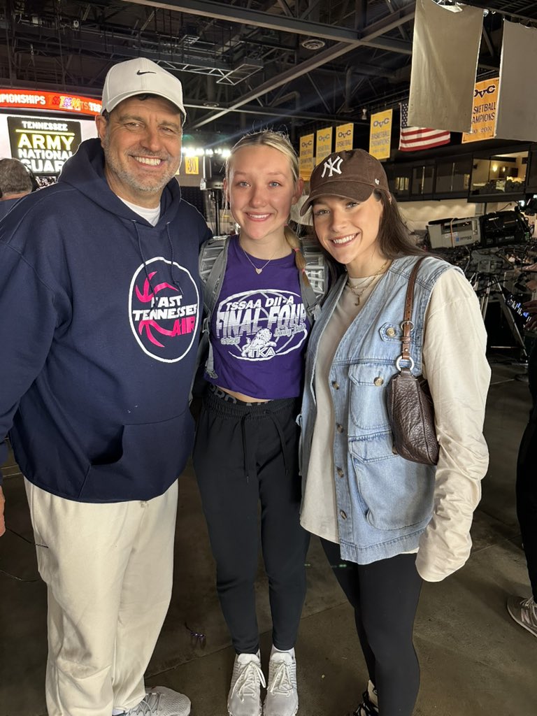EastTNAir's tweet photo. Blessed to call them my players.  When the 🐐 shows up.  So happy to see you @Jennsullivan02 🥹❤️❤️😊. And the future @SkylarWalden14 https://t.co/nyJfjun9Q7
