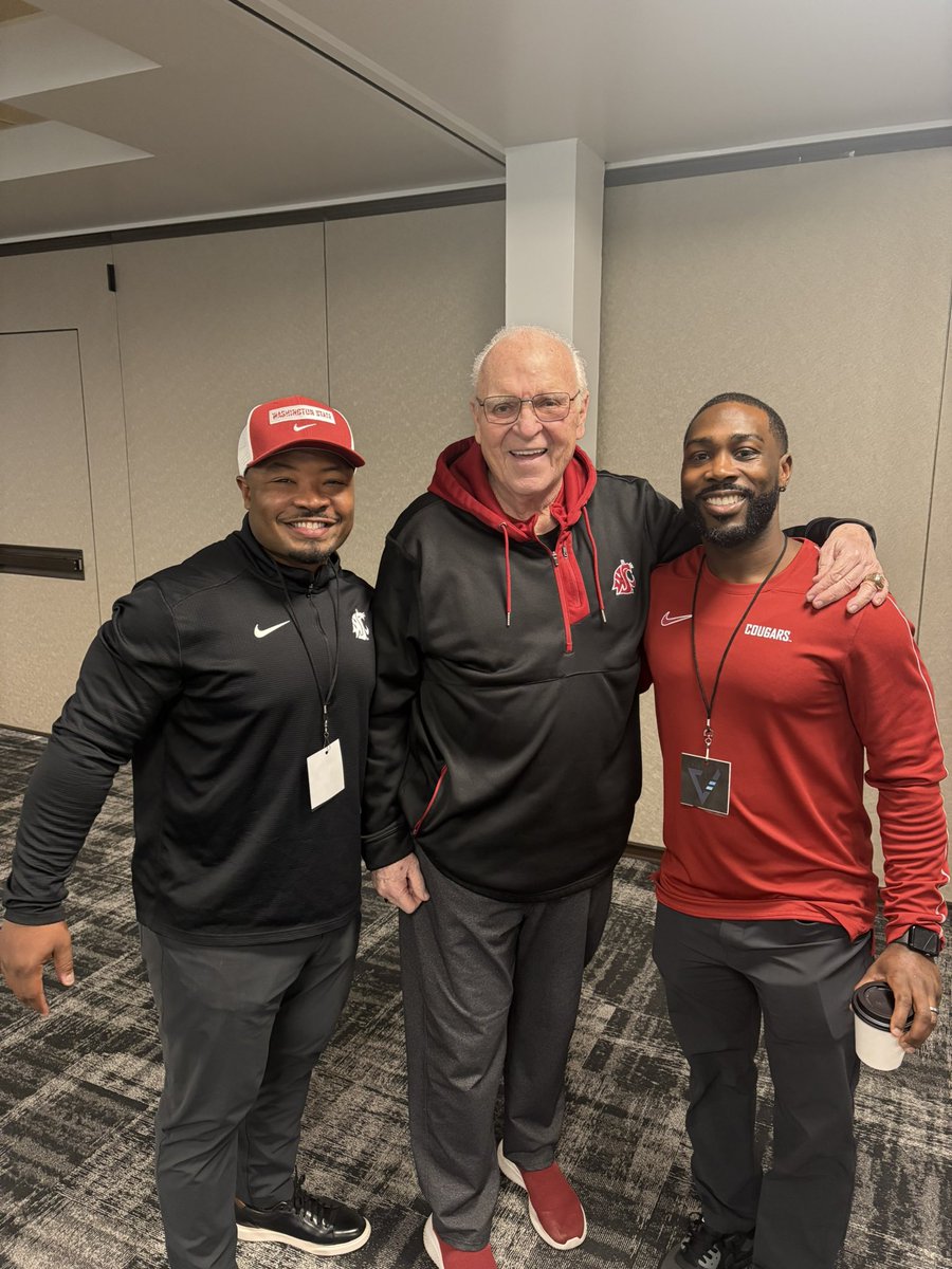 Robbie Rouse (@coachrrouse) on Twitter photo Ran into Coug Legend Coach Price out at the <a href="/VerticalRaise/">Vertical Raise</a> Football Clinic ! 🐐
#GoCougs Ran into Coug Legend Coach Price out at the <a href="/VerticalRaise/">Vertical Raise</a> Football Clinic ! 🐐
#GoCougs