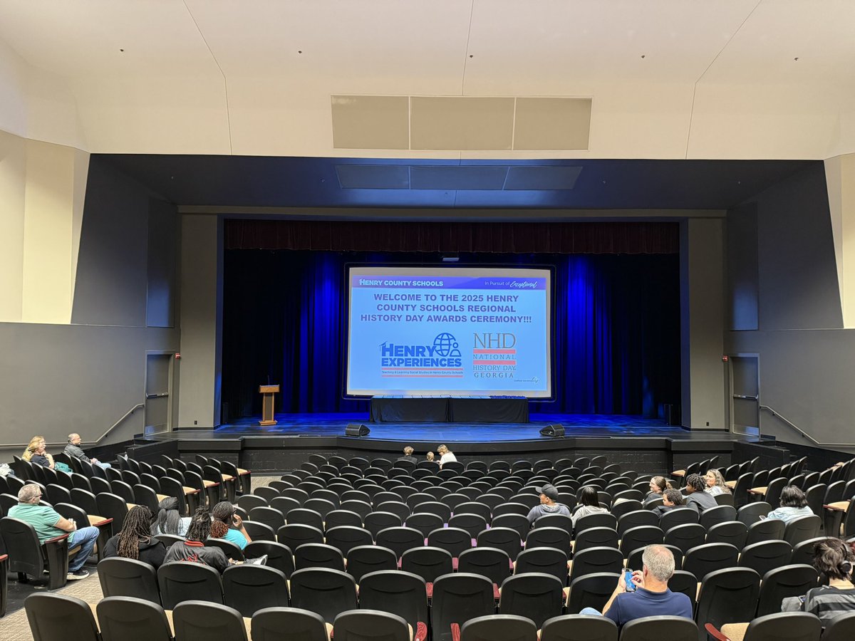 DrMilesk31's tweet photo. Get ready for the adrenaline rush! In just a few moments, we'll unveil which projects will be heading to the state level! Don't miss out! #NHDRegionalHCS #HenryExperiences https://t.co/A8EnZVKUfw