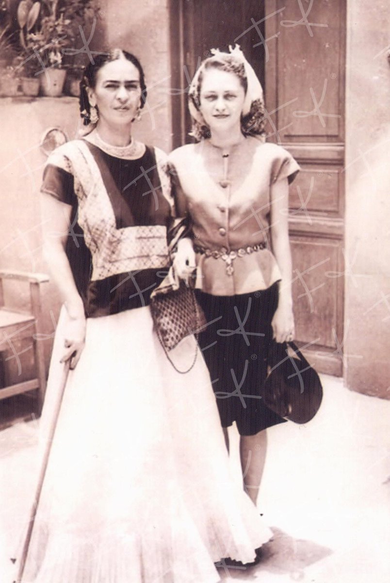 "Mereces un amor que te escuche cuando cantas, que te apoye en tus ridículos, que respete que eres libre, que te acompañe en tu vuelo, que no le asuste caer". 

Frida e Isolda Kahlo 💜

#DíaInternacionalDeLaMujer
#InternationalWomensDay
#8Marzo