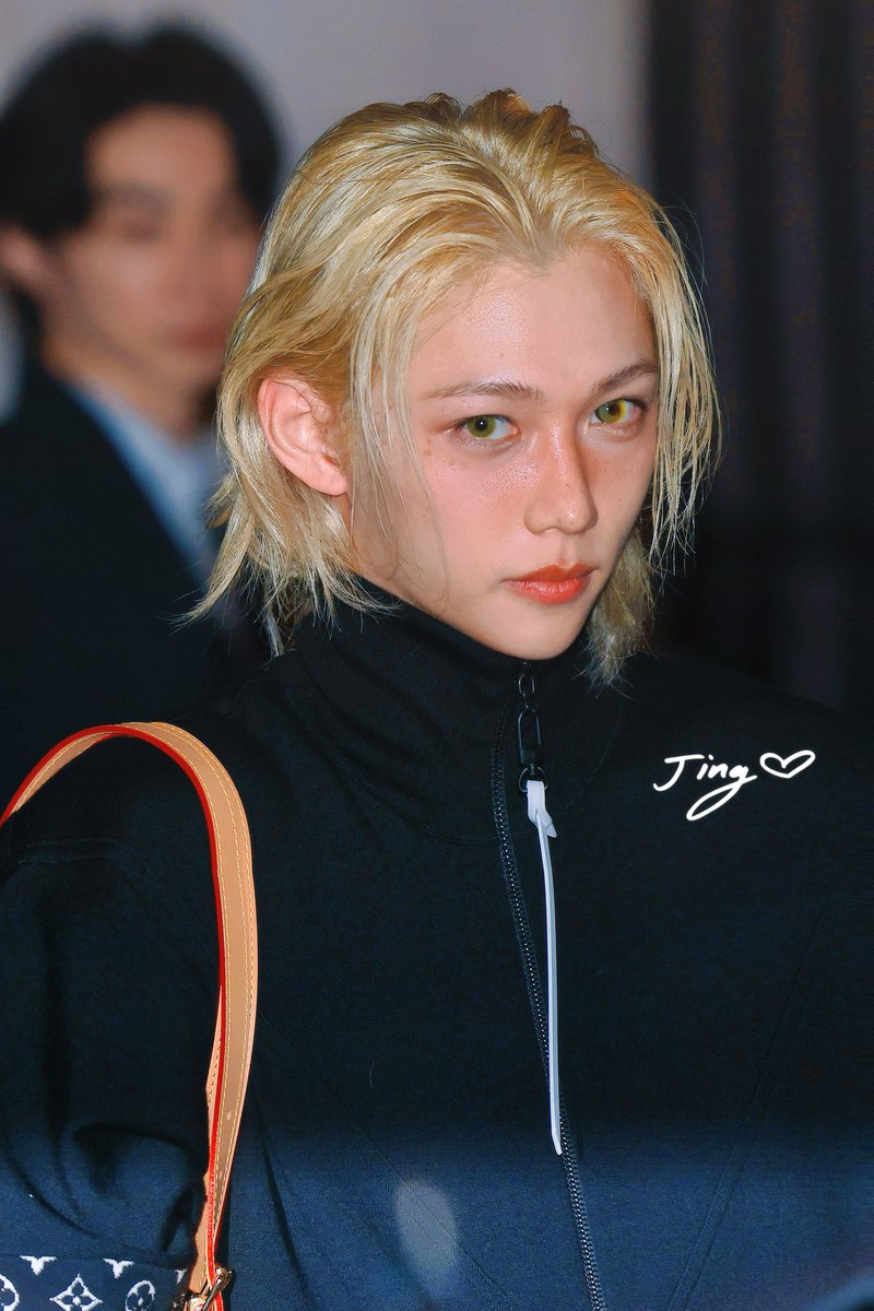 adingnarumi's tweet photo. 250308｜루이비통 피팅  HD

😘💕💞💓🔚

#felix #필릭스 #ピリちゃん
FELIX LOUIS VUITTON MUSE
#FELIXxLouisVuittonPFW
#FELIX #LVFW25 https://t.co/yIDb3U1gFX