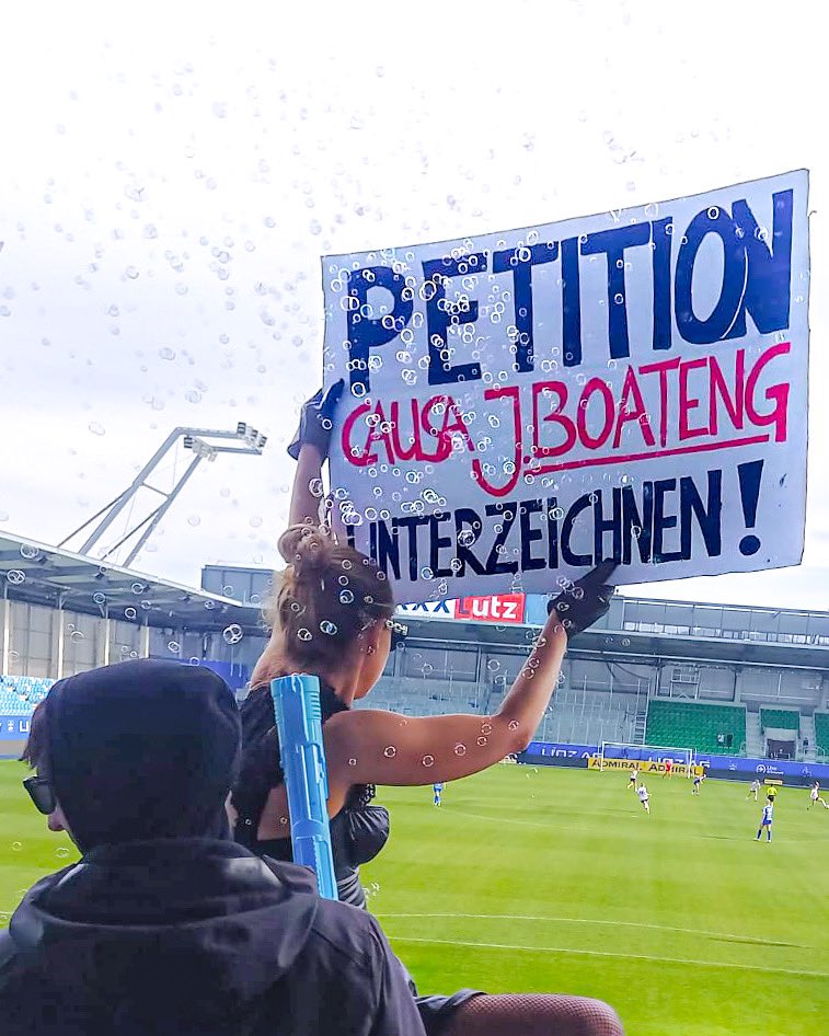𝗞𝗘𝗜𝗡𝗘 𝗕Ü𝗛𝗡𝗘 𝗙Ü𝗥 𝗧Ä𝗧𝗘𝗥!

Ein Verein, der Fairness und Respekt predigt, kann keinen verurteilten Gewalttäter beschäftigen. Die Anstellung von Jerome Boateng ist ein Schlag ins Gesicht aller Betroffenen – und eine Bankrotterklärung der Vereinsführung.