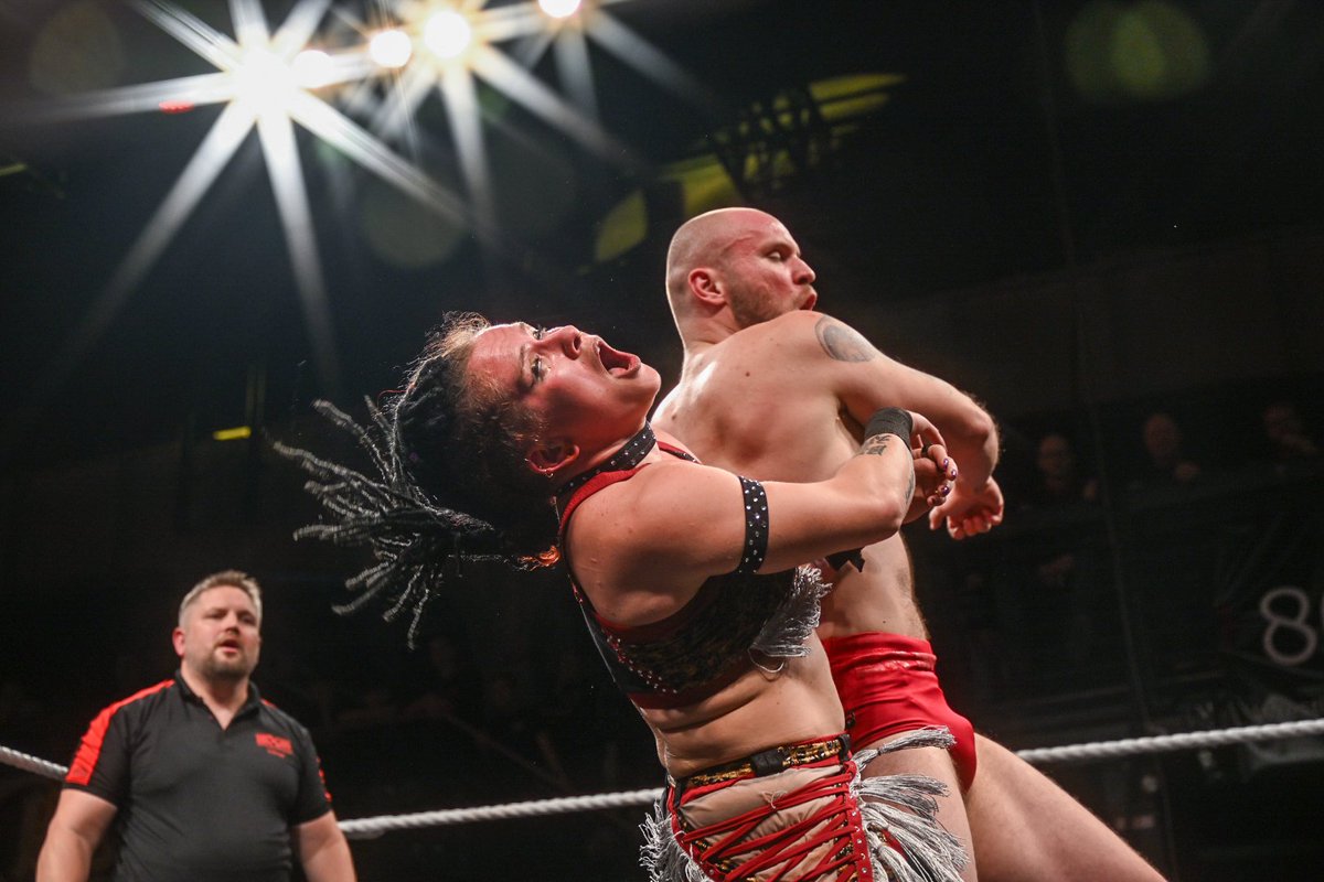 wXw Germany (@wxwgermany) on Twitter photo Auch im zweiten #wXw16Carat Gold-Viertelfinale lief ein intensiver und erbitterter Kampf – sowohl <a href="/mashaslamovich/">Masha Slamovich マーシャ・スラモビッチ</a> als auch <a href="/BobbyGunns28/">Bobby Gunns</a> zeigten dabei vollen Einsatz.
Schau dir jetzt den Livestream auf #wXwNOW oder <a href="/Triller_TV/">TrillerTV</a>+ an.
🇩🇪 youtube.com/live/t93mAuq-9…
🇬🇧 Auch im zweiten #wXw16Carat Gold-Viertelfinale lief ein intensiver und erbitterter Kampf – sowohl <a href="/mashaslamovich/">Masha Slamovich マーシャ・スラモビッチ</a> als auch <a href="/BobbyGunns28/">Bobby Gunns</a> zeigten dabei vollen Einsatz.
Schau dir jetzt den Livestream auf #wXwNOW oder <a href="/Triller_TV/">TrillerTV</a>+ an.
🇩🇪 youtube.com/live/t93mAuq-9…
🇬🇧