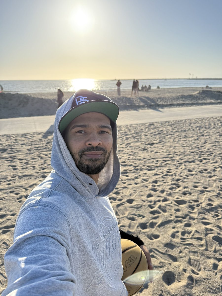 plyteboy's tweet image. Be ya blessing!! Saturday beach hoopin for the weekend vibes! Making some music later too 🫶 Today is a good day fram!!! Love y’all