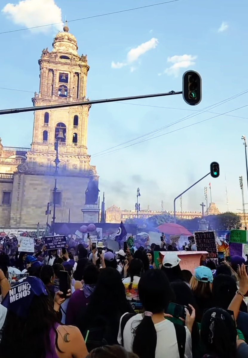 Madame_Alien's tweet photo. Leal a mi 🫡💜💜🧡🔥Recuerden siempre, leal a ti, a tus sueños, a tu poderosa mente y fuerza. 
🫶💜💜 💜🔥 https://t.co/yYaxLrtMrV