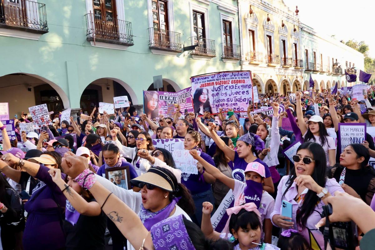 Tlaxcala marchó con fuerza, memoria y resistencia 💜

El sonido del caracol marcó el inicio. Desde Plaza Vértice y la Virgen, abuelitas, madres acompañando a sus hijas, niñas y personas con discapacidad avanzaron

“Alerta que camina la lucha feminista”

Por: Abril Gómez (<a href="/a_gm24/">Abril Gómez</a>)