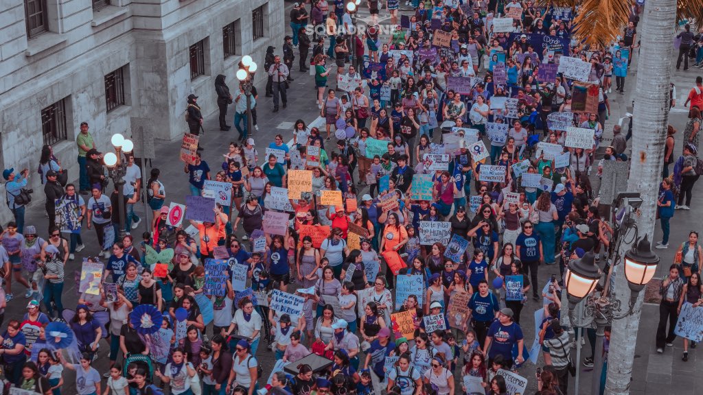 SquadroneP's tweet photo. Es el 8 de marzo de 2025, en Tampico Tamaulipas. 

Nada que celebrar, mucho por el cual luchar🙌🏽

#Marcha8M #8marzo #DiaInternacionalDeLaMujer #Mujer #Tampico #Tamaulipas 

#RompiendoElCielo���️🚡 https://t.co/kLnRaMLOpW