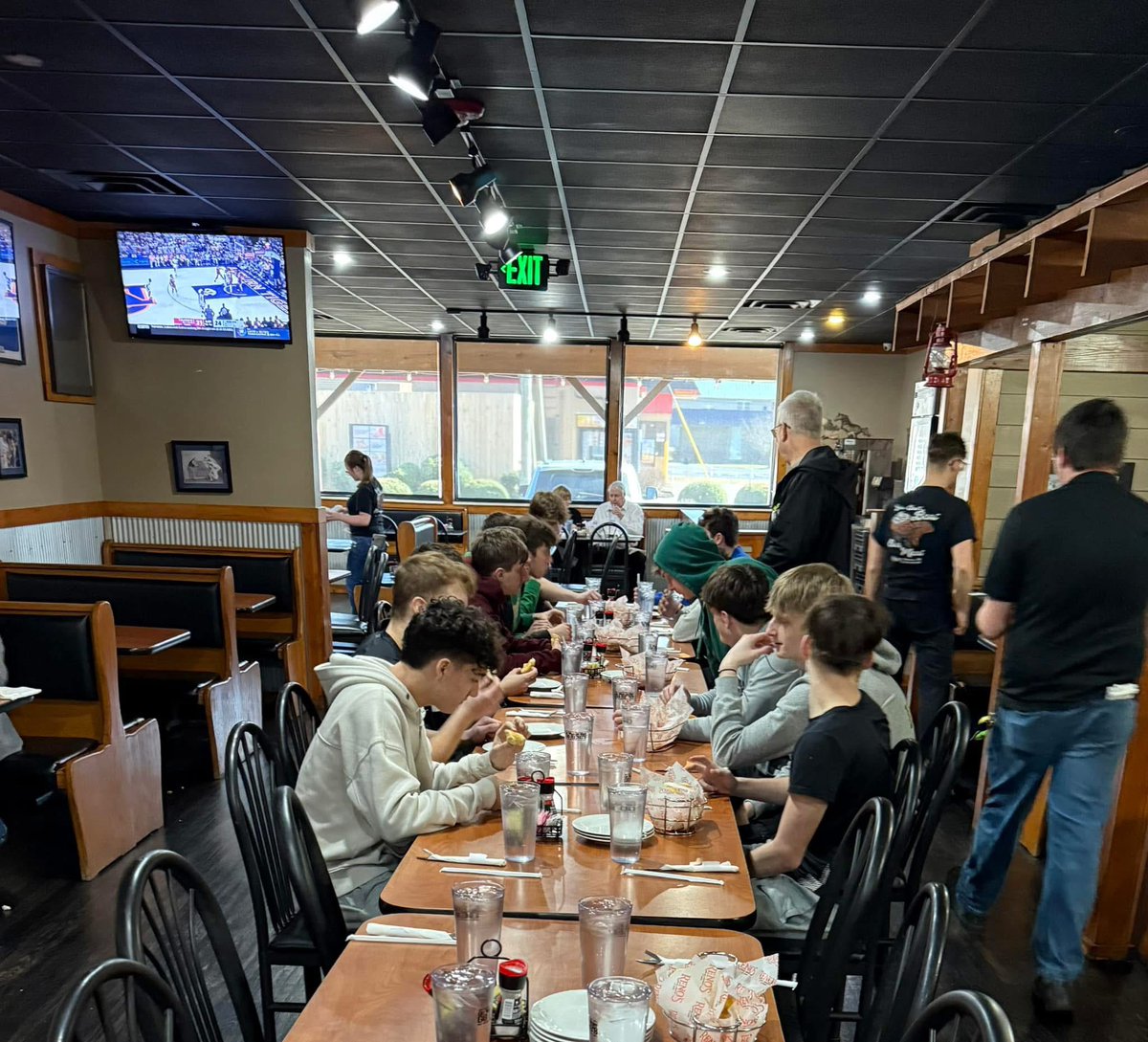 Thank you to Reno’s of Morehead for feeding our boys today after their practice. As always the food was fantastic!!