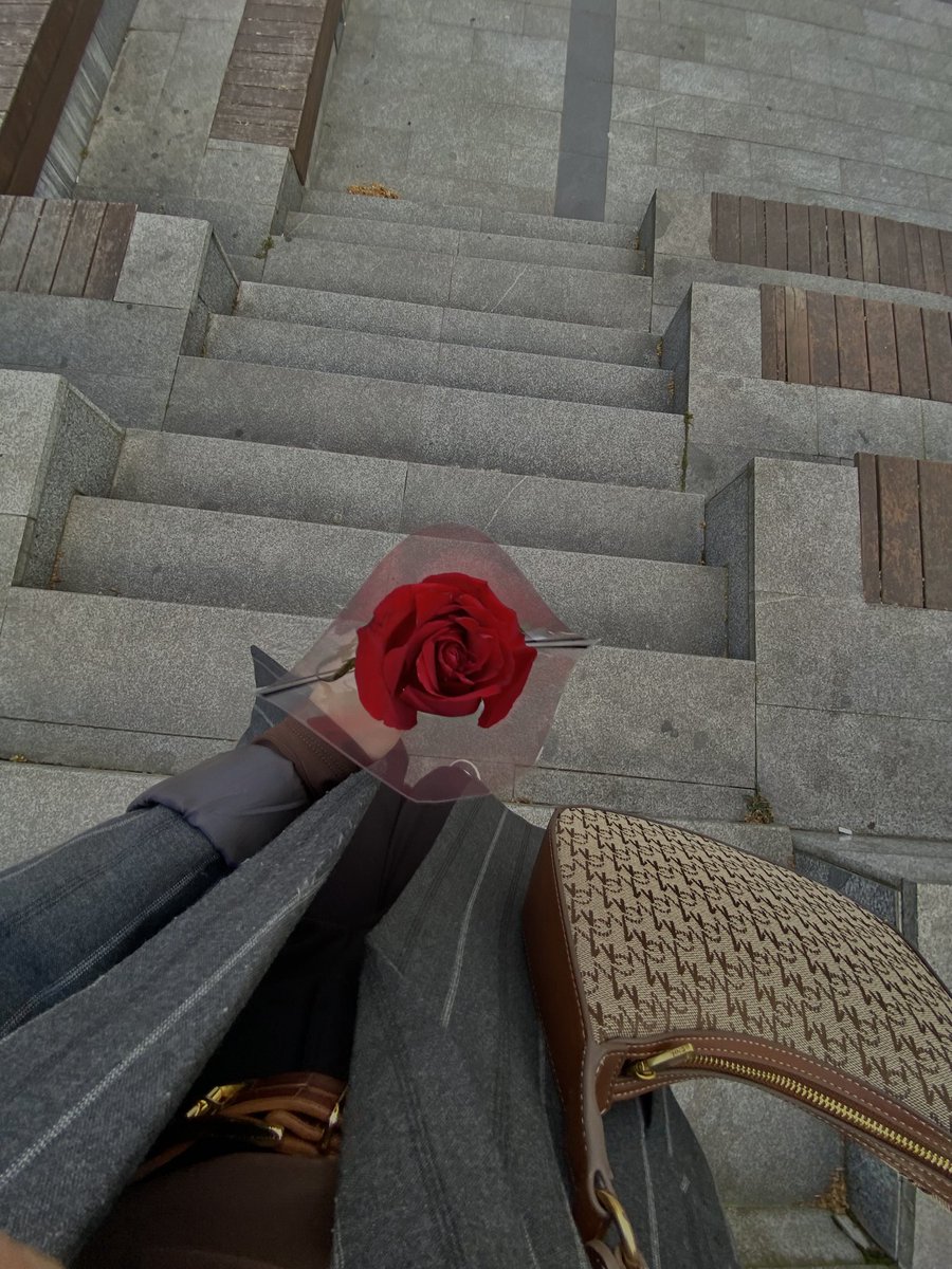 Kimsenin size almasını beklemeden kendiniz alın mesela 
#8martDuenyaKadinlarGuenue