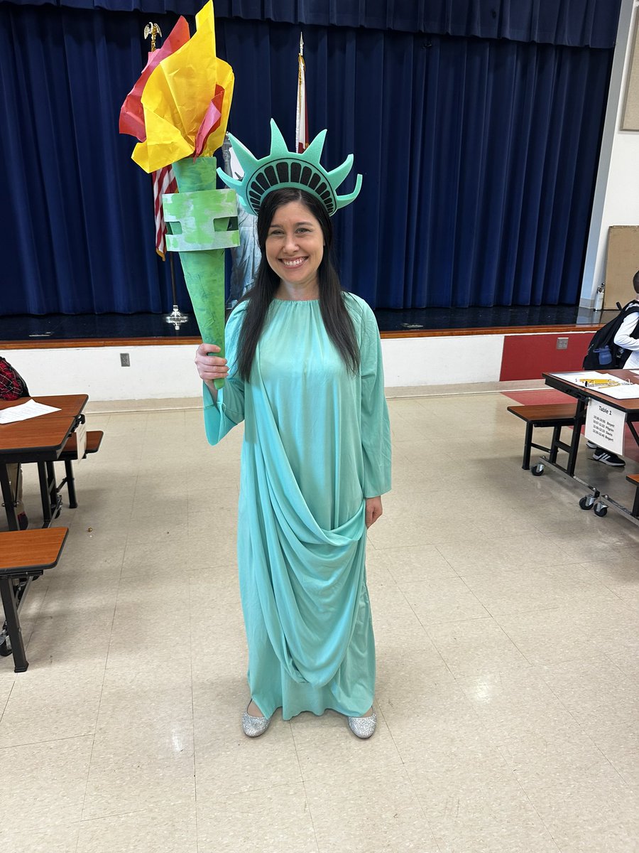 What better way to learn about Ellis Island than bringing Ellis Island to your school? Second Grade held “Immigration Day” on Friday where students had to go through a simulated process before entering “America”! Thank you to all our volunteers who helped make this possible. 🇺🇸