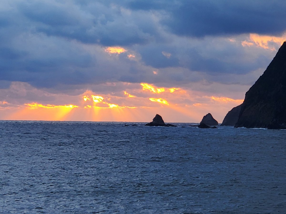 おはよーございます🎵
本日の八丈島は曇りのち晴れ
今日も安全第一で！
楽しんで行きましょう😆