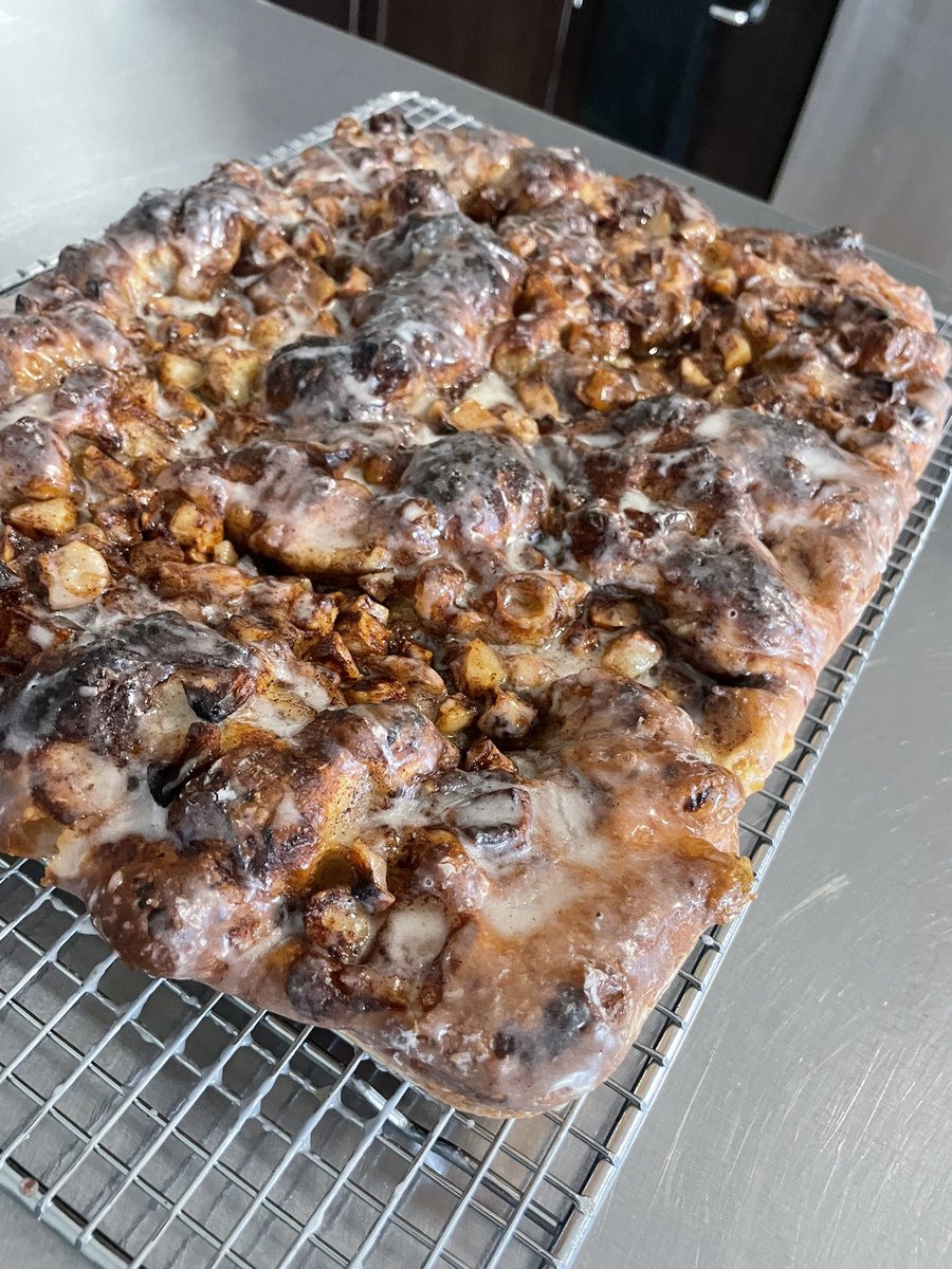 DocDrew15's tweet photo. Apple fritter focaccia. #Faturday #FaturdayForever https://t.co/Lku2uOaJSy