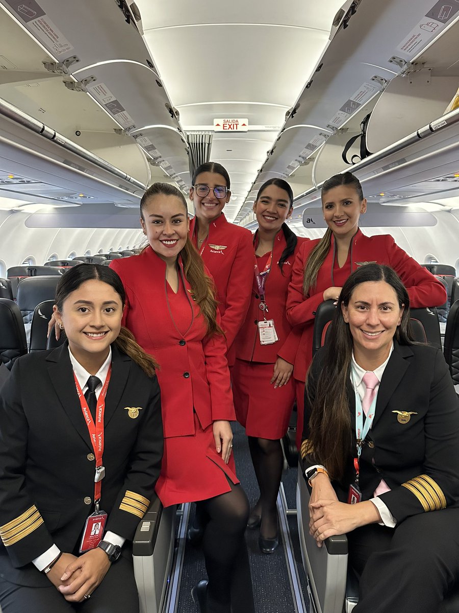 Feliz día internacional de la mujer 💃🏻👩🏻‍✈️💐 !!!! Gracias en especial a las mujeres que nos abrieron el camino para estar aquí hoy. Seguimos su legado, esperando aumentar poco a poco ese 7% de pilotos mujeres que aún somos en esta industria #WomensDay2025 #girlpilot <a href="/avianca/">avianca</a> 💪🏼🫡👩🏻‍✈️