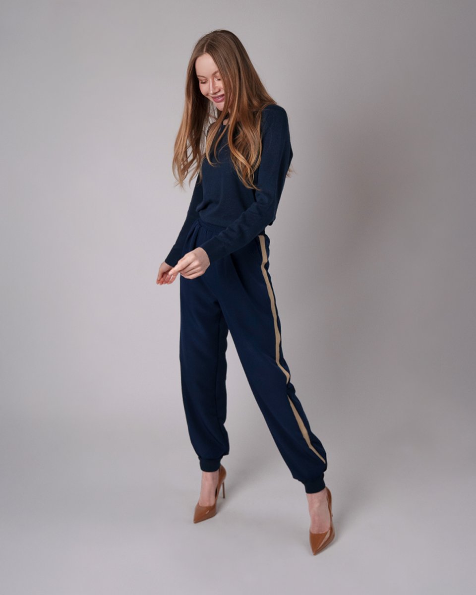 Mood_Fabrics's tweet image. ✨ NEW FREE SEWING PATTERN: The Taormina Joggers! 🏆

🧵 Download the free pattern now!

#MoodTaorminaJoggers #FreeSewingPattern #SewingMood #DIYWardrobe #MadeWithMood