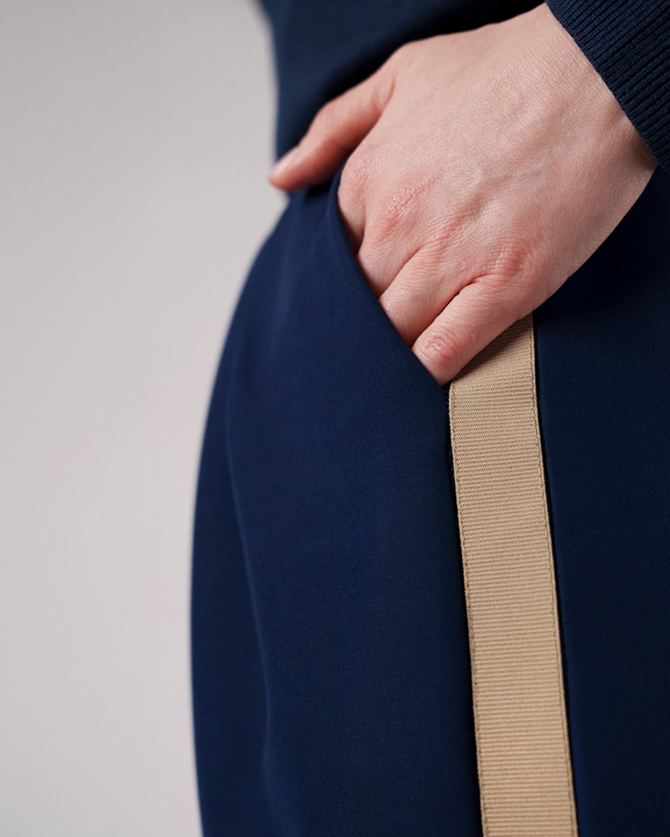 Mood_Fabrics's tweet image. ✨ NEW FREE SEWING PATTERN: The Taormina Joggers! 🏆

🧵 Download the free pattern now!

#MoodTaorminaJoggers #FreeSewingPattern #SewingMood #DIYWardrobe #MadeWithMood