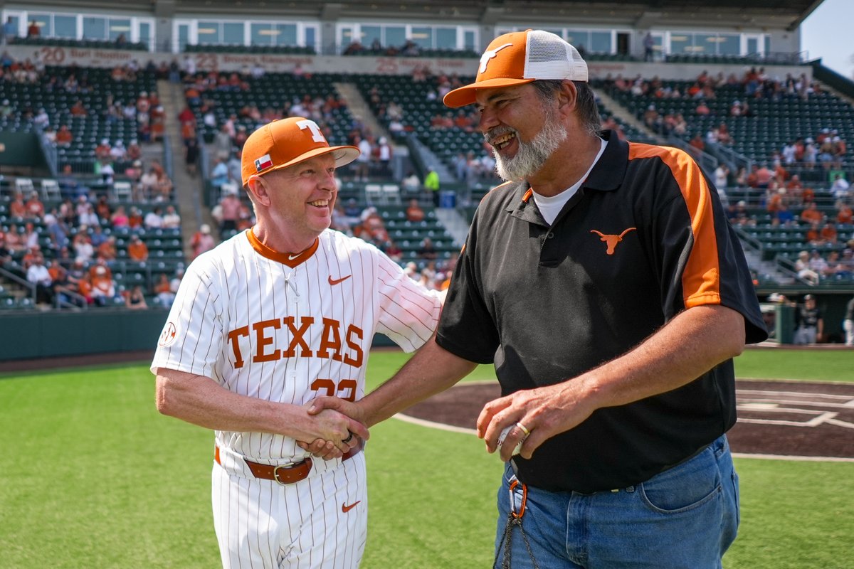 legend in the house, y'all 🤘

great seeing Calvin Schiraldi back on the bump!

#HookEm | #traDISCHion