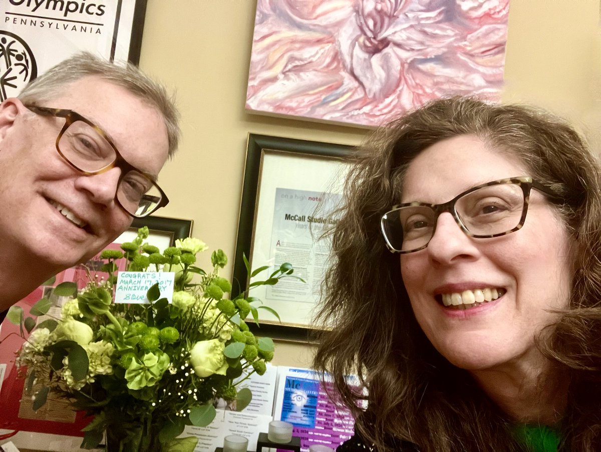 dmvisual's tweet image. Fun #McCallStudioGallery #MarchEvent #37thAnniversary w/ #MarchShow! #Thanks for beautiful surprise flowers! 📷 We celebrate the #community gallery together! 📷#LocalArts #McCallGalleryCommunityOutreach8Yrs. #McCallStudioBrands37Yrs. #MonthlyEvents! Join us, RSVP on FB, Today!