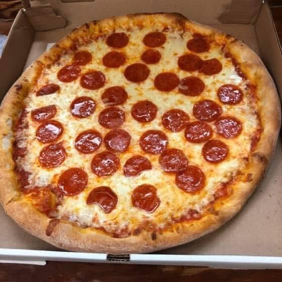 ArnierisPizza's tweet image. Saturday Solution . 🇮🇹🍕😊
#EatArnierisBeHappy #GetYourFix #saturdaydinner #wedeliver 
#familia #tradition #since1977