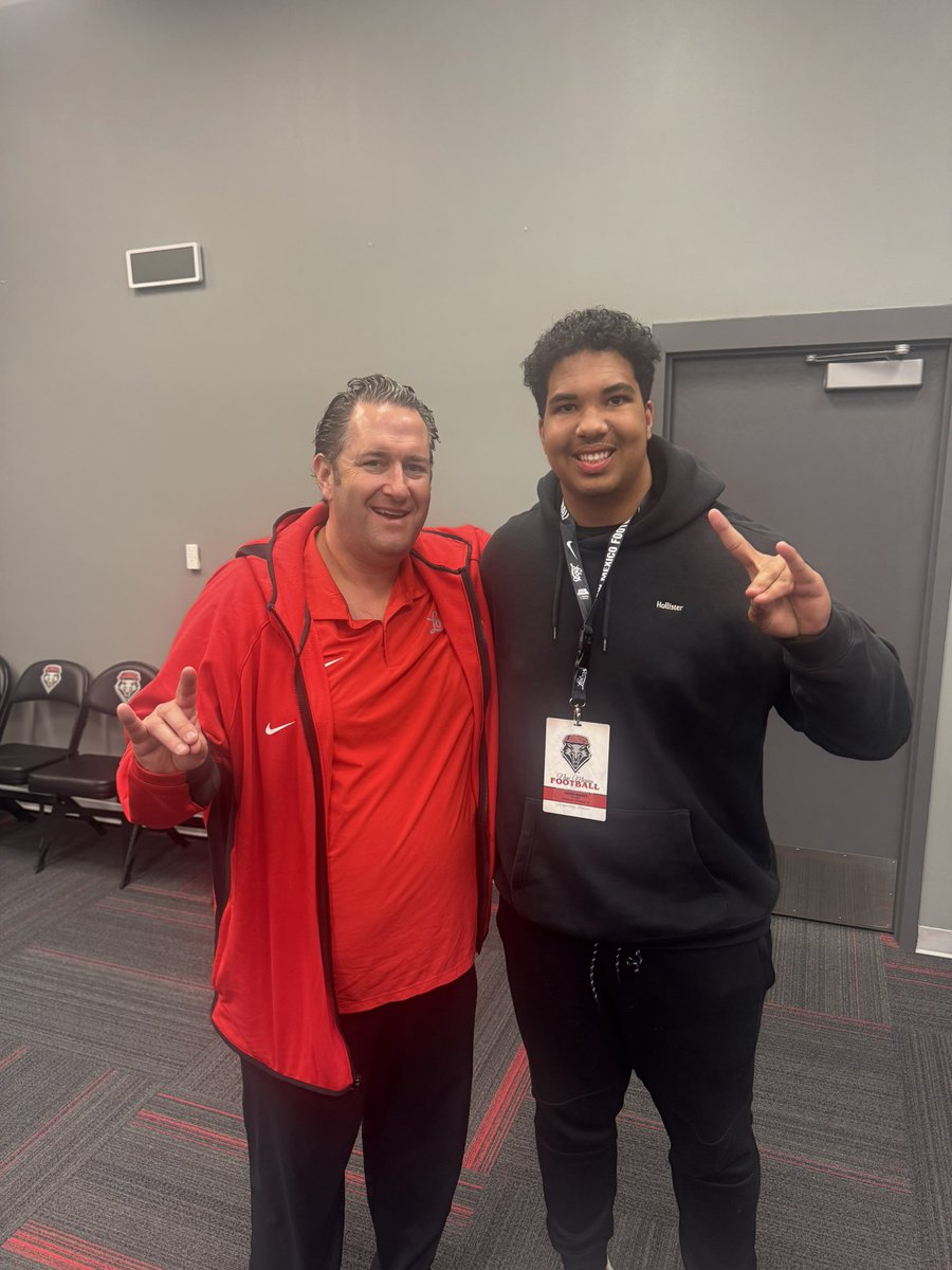 MaxeyFootball's tweet image. Had an amazing time visiting UNM this weekend! Huge thanks to @Coach_CBooth and @Coach_Eck for having me out! #LoboUp 
@bkullos @CoachPerrone @RonTBAOL