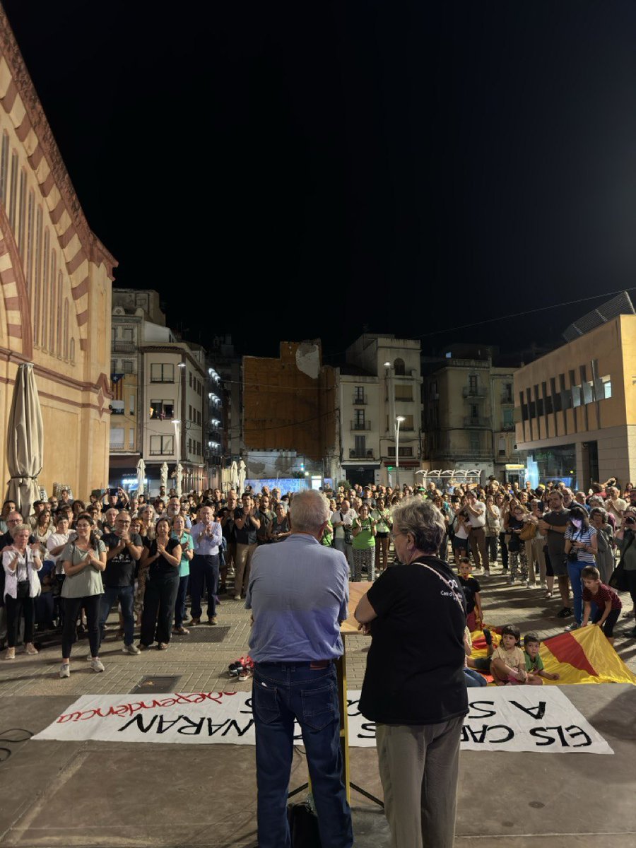 Només hi ha dos moviments socials capaços de reunir cada any a centenara de persones a les Terres de l'Ebre. Un és el moviment #independentista amb la <a href="/Comissio11S_TE/">Comissió11S_TE</a> i l'altre, el moviment #feminista que avui ha mobilitzat centenars d'ebrenc i ebrenques pels carrers de Tortosa💪