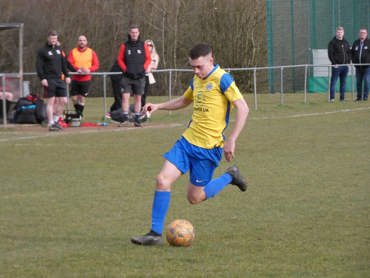 ๐ช๐บ ๐ต๐ธ West Country Football ๐ณ๏ธโ๐ ๐ฌ๐ฑ (@westcountryfb) on Twitter photo - FOUR FROM THE MATCH -
Here's 4 pictures from today's semi-final between <a href="/BromleyHeathUtd/">Bromley Heath Utd FC</a> and <a href="/longlevensafc/">Longlevens AFC</a> Reserves.
#NonLeague #groundhopping <a href="/GlosFA/">Gloucestershire FA โฝ</a> <a href="/GlosCounty/">Glos County League</a> - FOUR FROM THE MATCH -
Here's 4 pictures from today's semi-final between <a href="/BromleyHeathUtd/">Bromley Heath Utd FC</a> and <a href="/longlevensafc/">Longlevens AFC</a> Reserves.
#NonLeague #groundhopping <a href="/GlosFA/">Gloucestershire FA โฝ</a> <a href="/GlosCounty/">Glos County League</a>