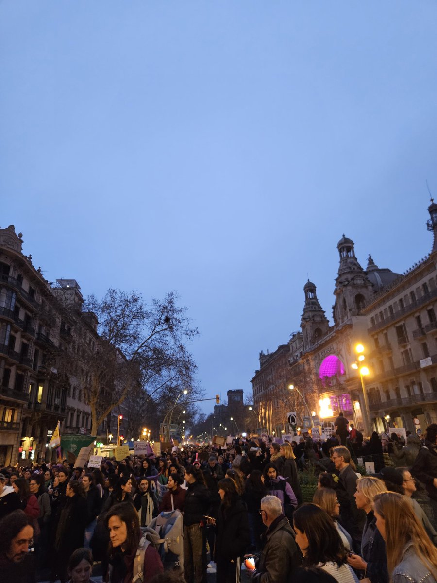 SEzquerra's tweet image. Ante la alianza cada vez más profunda y más criminal de neoliberalismo y neofascismo: feminismo, feminismo y más feminismo. #8M #bcn