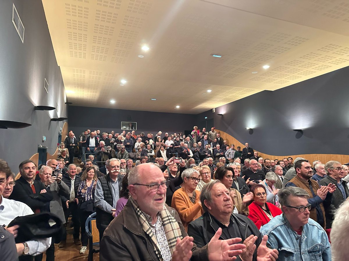 Bruno Faure (@brunofaure) on Twitter photo Nous n’étions pas moins de 300, à #vicsurcere , aujourd’hui, pour accueillir <a href="/laurentwauquiez/">Laurent Wauquiez</a>
C’est le leader dont nous avons besoin pour reconstruire notre parti, refonder une droite forte, cohérente et respectée!
<a href="/elus_lr_dvd_sc/">Les Républicains Auvergne-Rhône-Alpes</a>
Les Républicains <a href="/cantalauvergne/">Cantal Auvergne</a> Nous n’étions pas moins de 300, à #vicsurcere , aujourd’hui, pour accueillir <a href="/laurentwauquiez/">Laurent Wauquiez</a>
C’est le leader dont nous avons besoin pour reconstruire notre parti, refonder une droite forte, cohérente et respectée!
<a href="/elus_lr_dvd_sc/">Les Républicains Auvergne-Rhône-Alpes</a>
Les Républicains <a href="/cantalauvergne/">Cantal Auvergne</a>