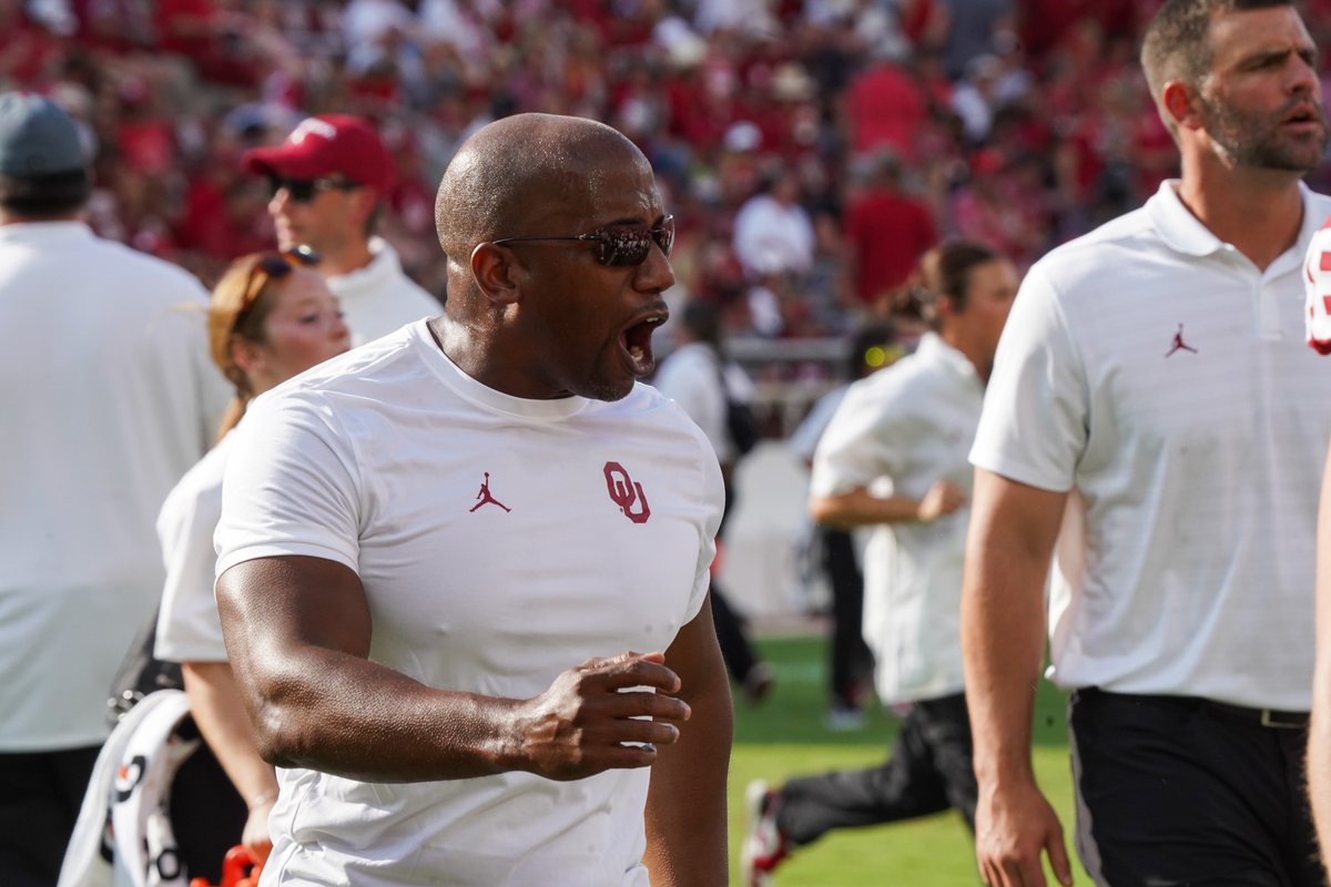 Emmett Jones and the #Sooners made a phenomenal impression today on a coveted 2027 WR, who was on campus for the invite-only Future Freaks event.

"I’ll probably go to Oklahoma just off [Coach Jones], because I know he’ll get me right."

oklahoma.rivals.com/news/oklahoma-…