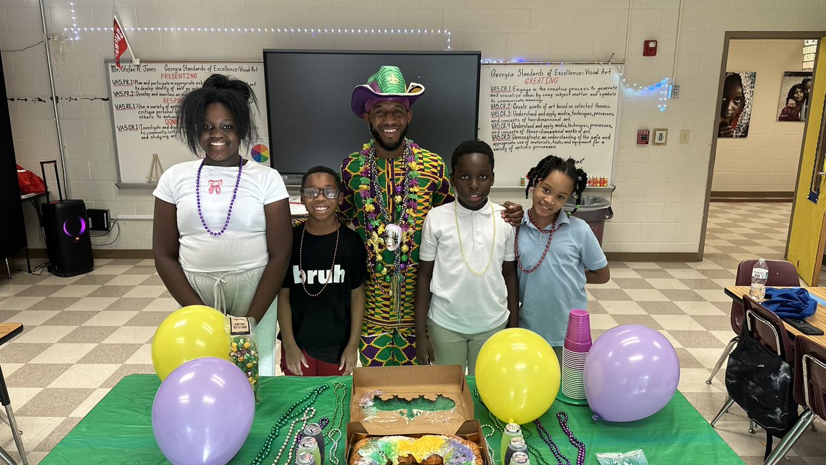 Had a great time celebrating #MardiGras with my students! 💚💛💜⚜️