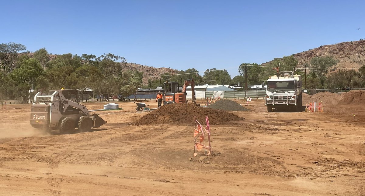 SteveEdgoMLA's tweet image. #AliceSprings Town Council have partnered with #MPHProjects to deliver the town&apos;s newest social hub, featuring a cutting-edge skate park, #BMX pump track, play spaces and much more! 

This is a fantastic project that will create an incredible space for the community.