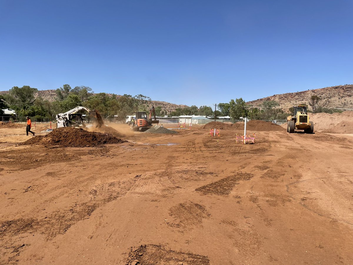 SteveEdgoMLA's tweet image. #AliceSprings Town Council have partnered with #MPHProjects to deliver the town&apos;s newest social hub, featuring a cutting-edge skate park, #BMX pump track, play spaces and much more! 

This is a fantastic project that will create an incredible space for the community.