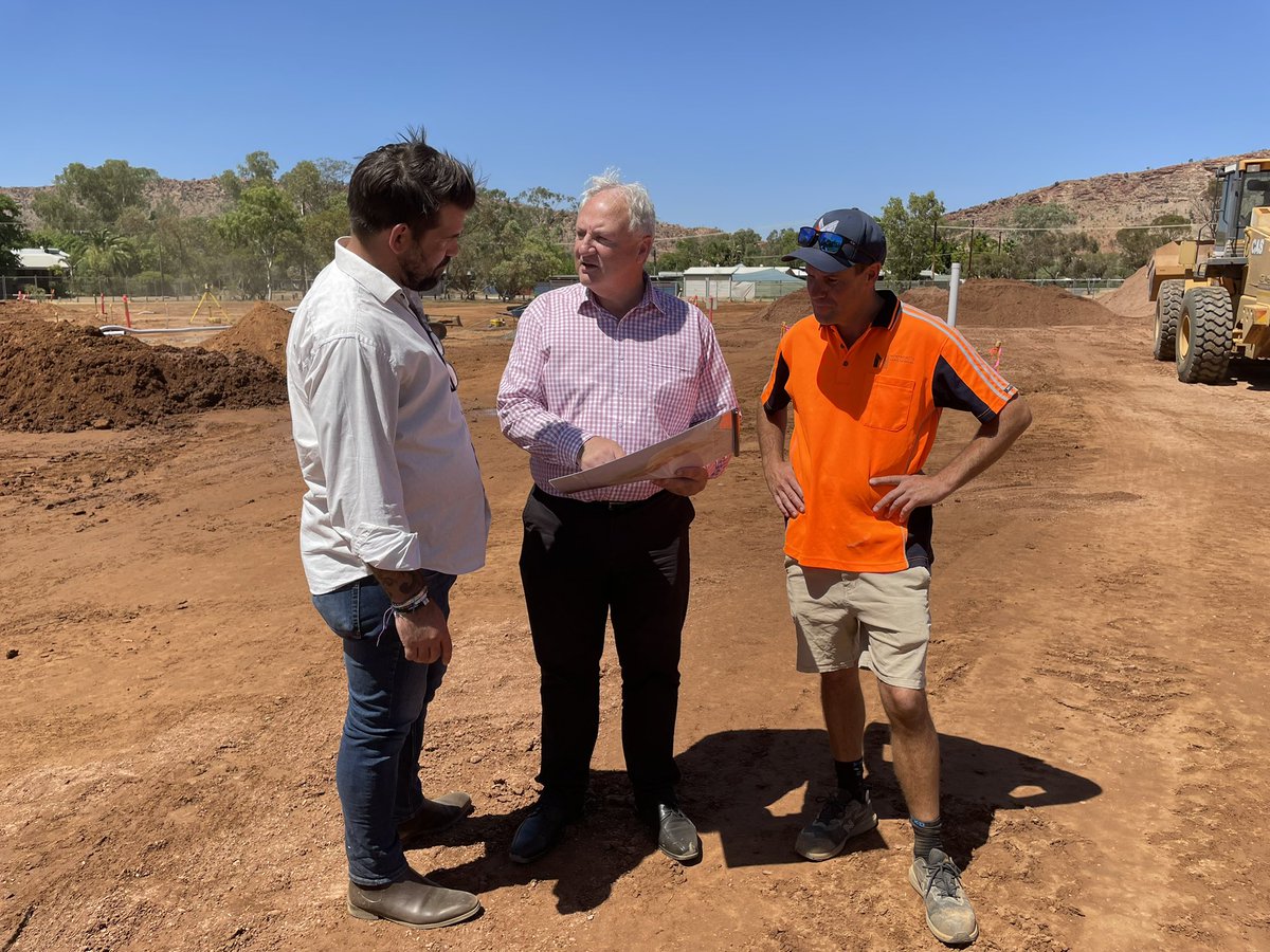 SteveEdgoMLA's tweet image. #AliceSprings Town Council have partnered with #MPHProjects to deliver the town&apos;s newest social hub, featuring a cutting-edge skate park, #BMX pump track, play spaces and much more! 

This is a fantastic project that will create an incredible space for the community.