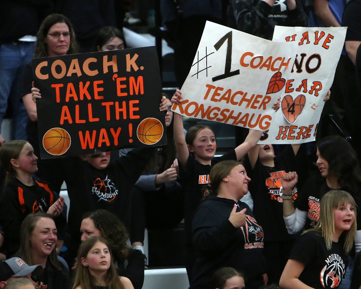 It's been 37 years but the Elk Mound girls basketball team is heading to state after defeating Baldwin-Woodville 54-48 on Saturday. 
story: chippewa.com/community/dunn…
Photos: chippewa.com/community/dunn…