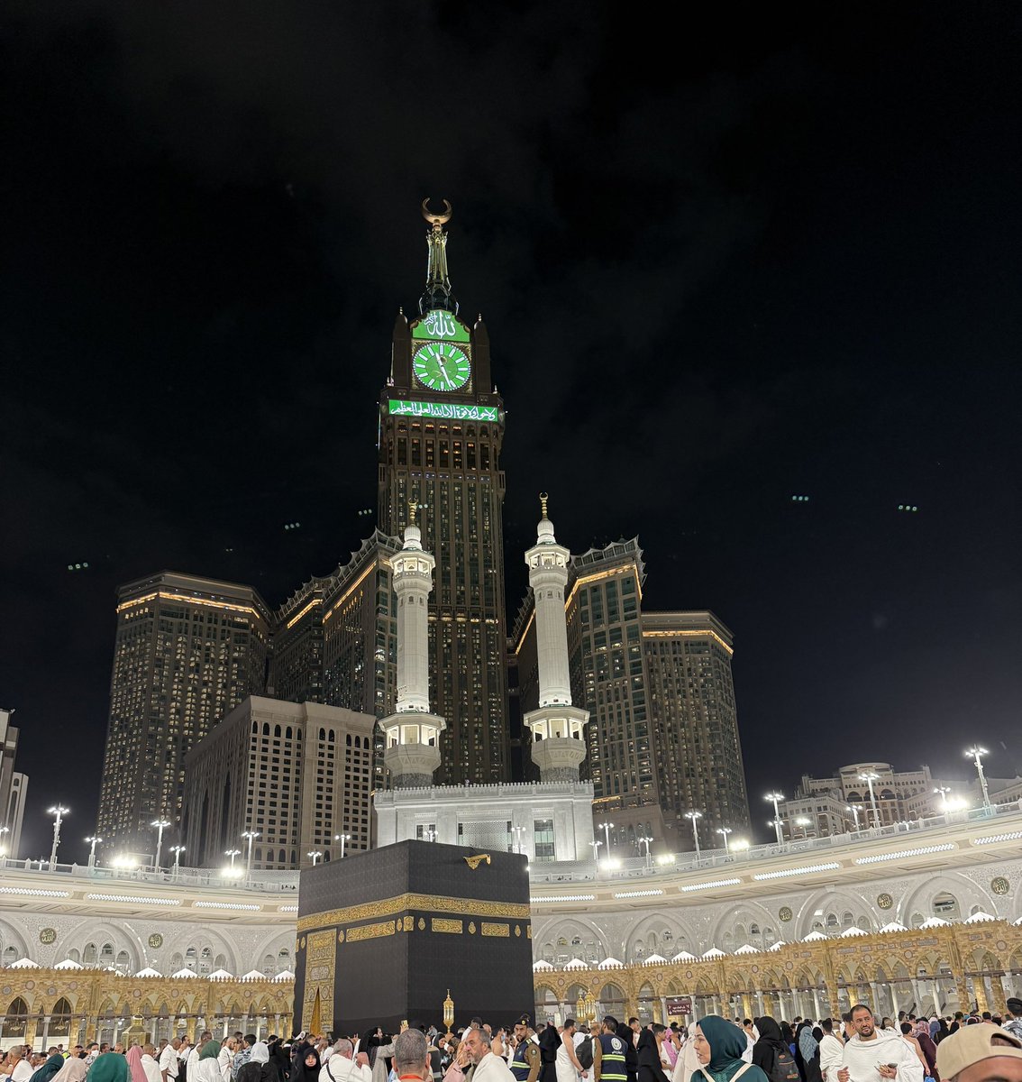 الحمدلله الذي بلغني هواء مكة و سكينتها
 
طاب اللِّقاء و قرّت الأعيُن و ارتوى القلب

الحمدلله على تمام العمرة

اللّهم تقبّل منا ولا تترك لنا دعاء إلا وقد اجبته
ولا ذنب إلا غفرته

اللهم اجعلها عمرة مقبولة وسعيًا مشكورًا وذنبًا مغفورًا و دعاءً مستجاباً 

#مكة_المكرمة #مكه_الان